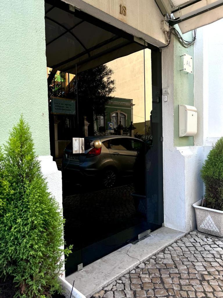 Residencial Moderna Vandrarhem Torres Vedras Exteriör bild