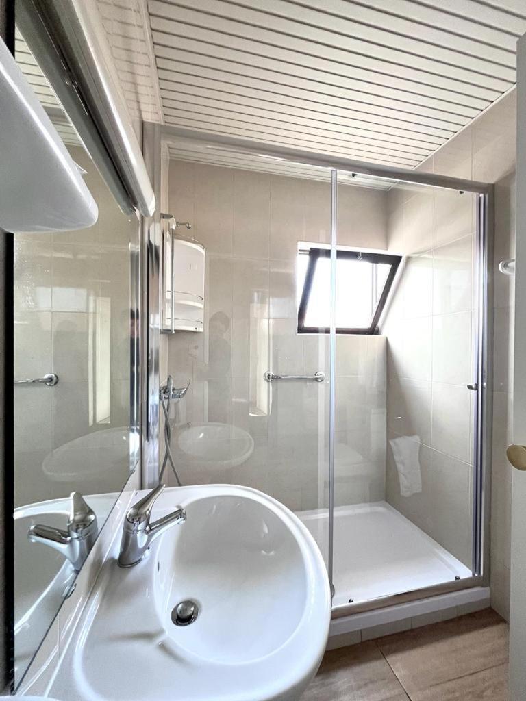 Residencial Moderna Vandrarhem Torres Vedras Exteriör bild